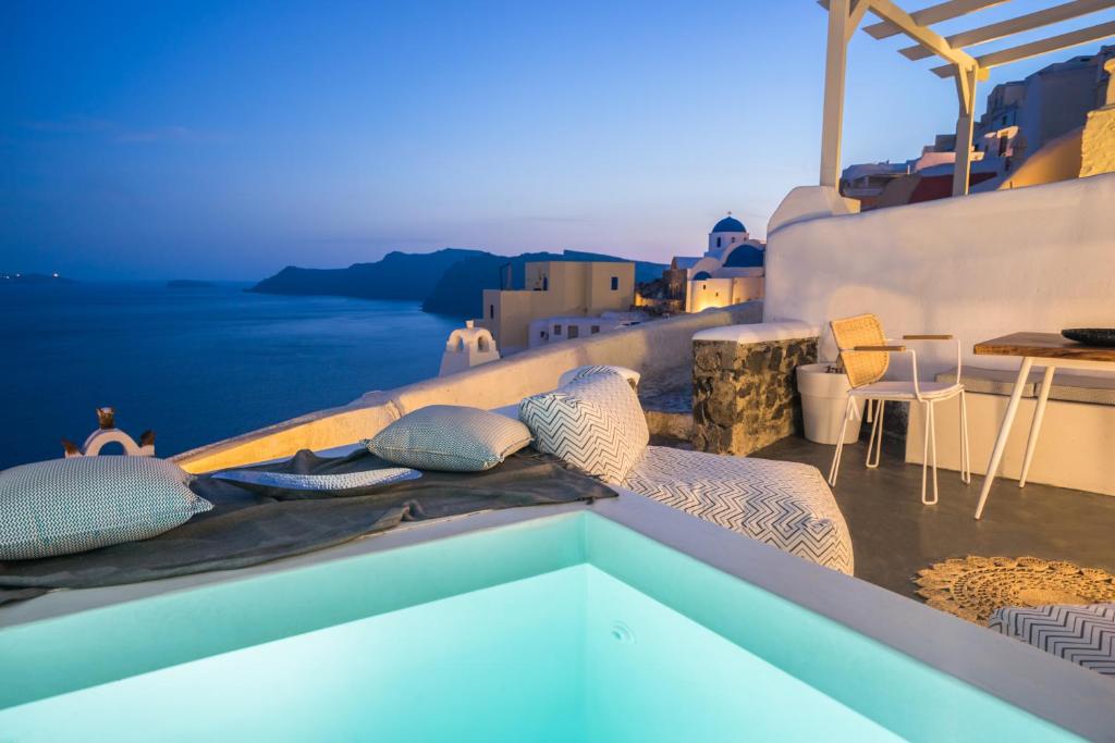 boutique hotels in Oia