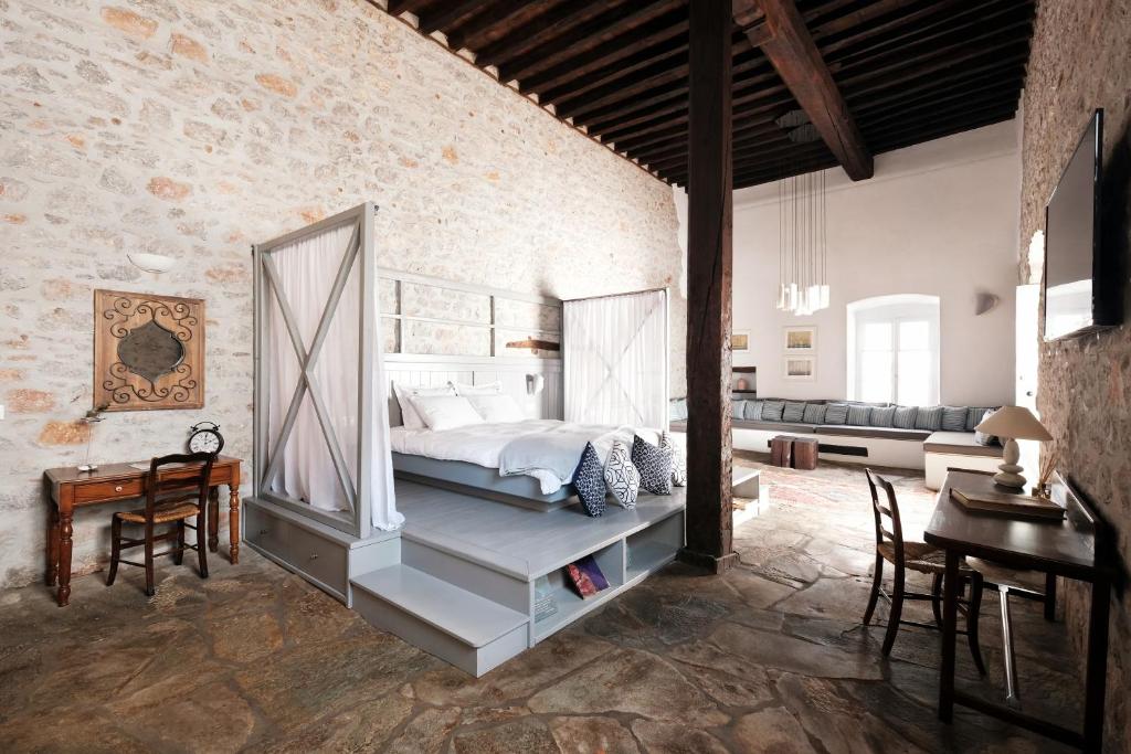 boutique hotels in Idra