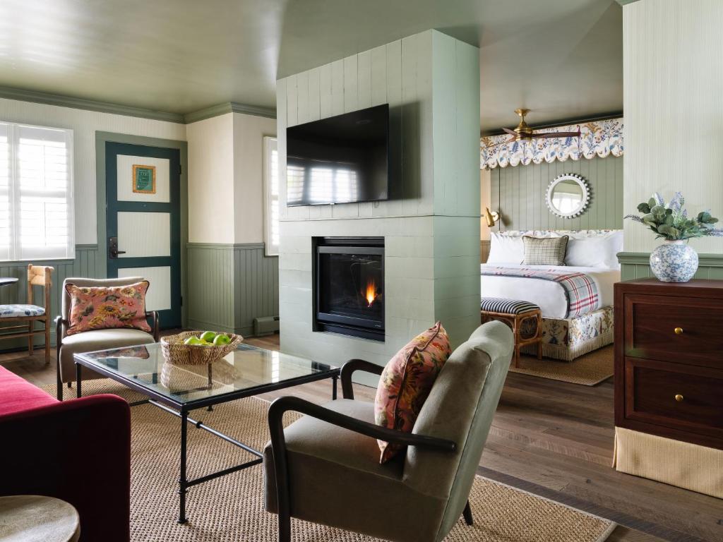 boutique hotels in Pacific Grove