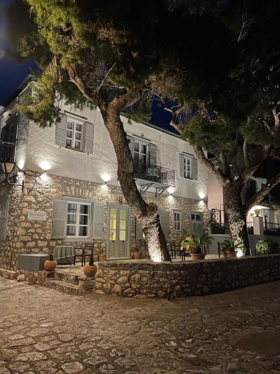 boutique hotels in Idra