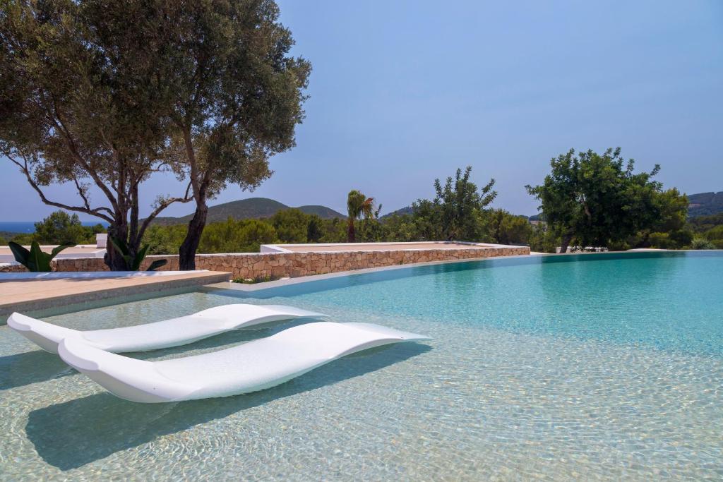 boutique hotels in Cala Llonga