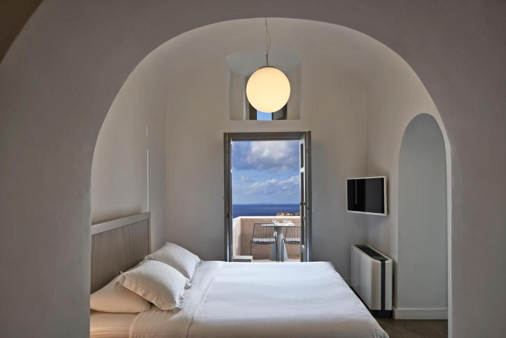 boutique hotels in Oia