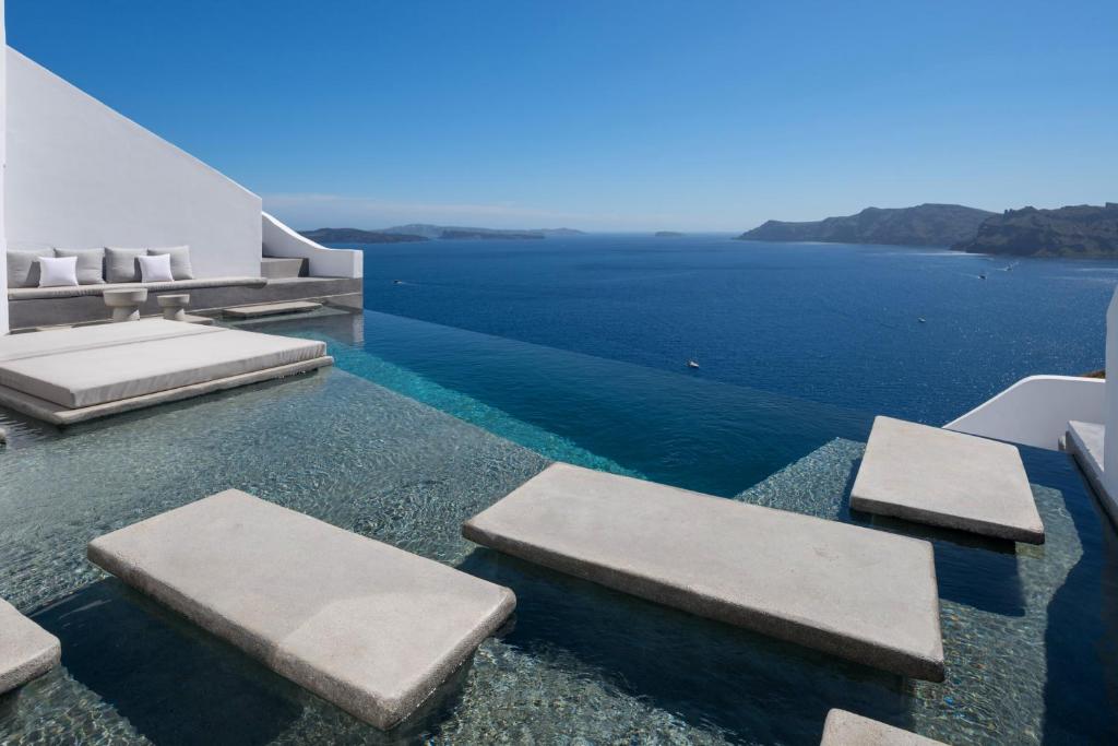 boutique hotels in Oia