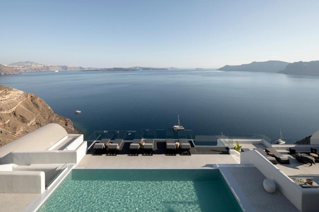 boutique hotels in Oia