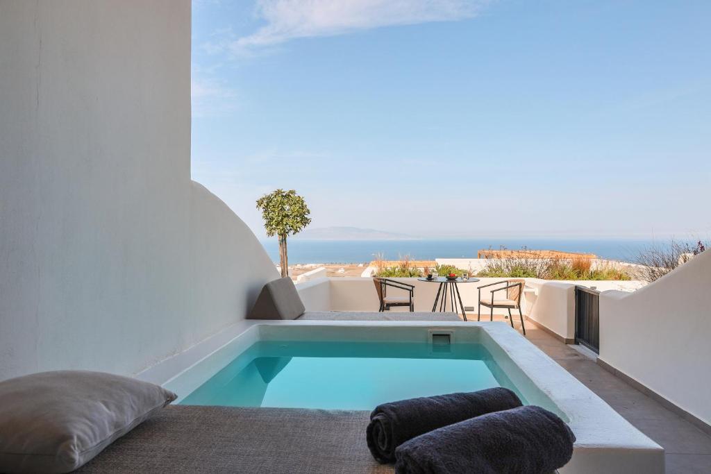 boutique hotels in Oia