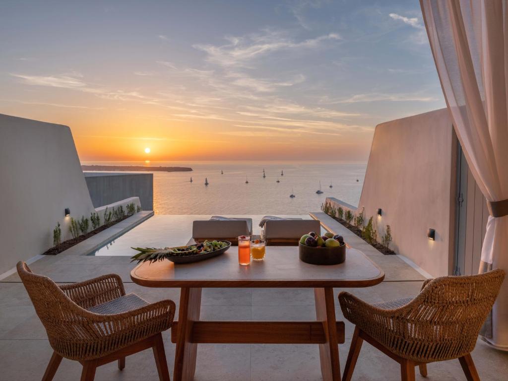 boutique hotels in Oia